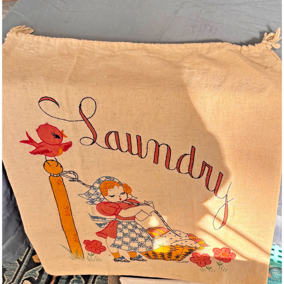 Darling Vintage Hand-Embroidered Laundry Bag/Sack Drawstring, Sunbonnet Ladies - Picture 10 of 14